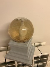Maurizio Cattelan L.O.V.E