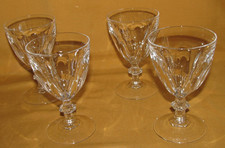 Lot de 4 verres a vin blanc