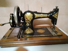 Macchina da cucire antica