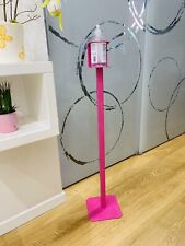 colonnina piantana totem porta igienizzante rosa pink barbie centro Estetico