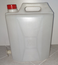 Tanica Contenitore Fusto in Plastica con rubinetto 20 lt in POLIETILENE 
