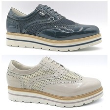 Scarpa donna Nero Giardini P717212D oxford vernice beige e blu scontate -40%