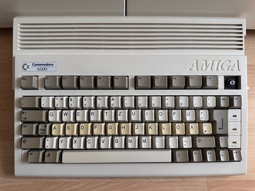 Commodore amiga 600 con 1mb - con,