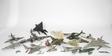 Lotto 13 Aerei militari vecchi kit modellismo montati completi e incompleti-505