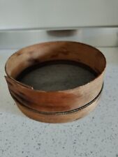 Antico setaccio artigianale in legno e rete in metallo per farina anni '40