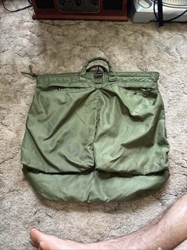 Borsa casco volantini militari