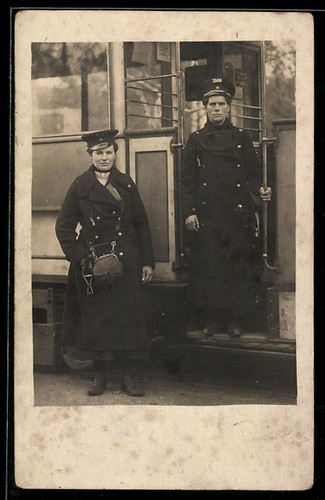 Due lavoratrici sul tram