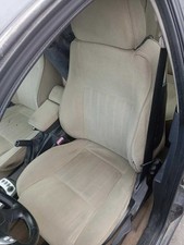 asiento delantero izquierdo