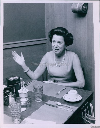 1972 kitty carisle hart scena - 1972,