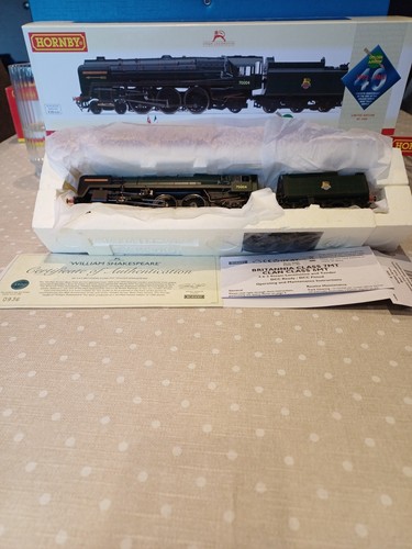 New hornby r3096 oo gauge - "new",