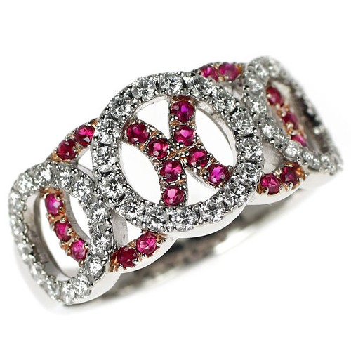 Anello con diamanti rubino