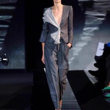 Sciarpa di seta asimmetrica Runway Giorgio Armani 2006 blazer chevron