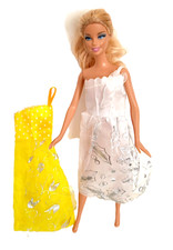 B507 - BARBIE ko  2000s - lotto 2 abiti giallo e bianco con fiori argento