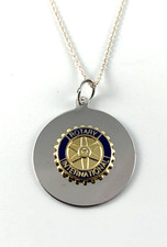 Collana con ciondolo rotondo