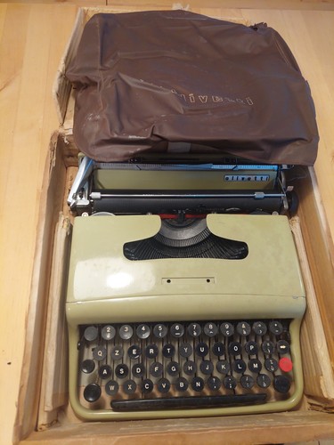 Macchina scrivere olivetti - da,