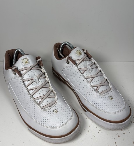 And one scarpe ginnastica - one, da