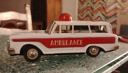 MF111-Modellino-Latta-Ambulanz