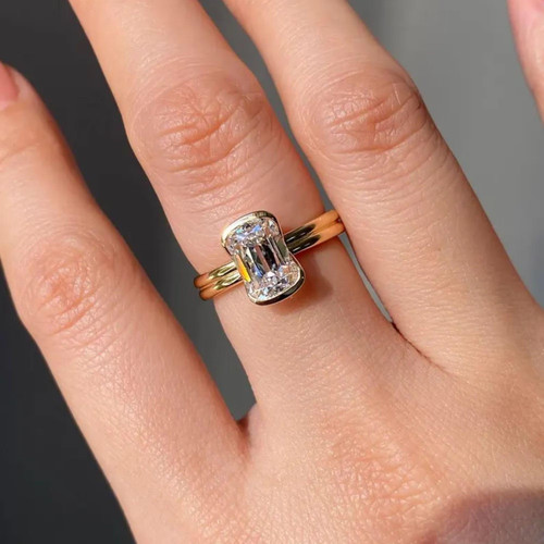Anello solitario con diamanti