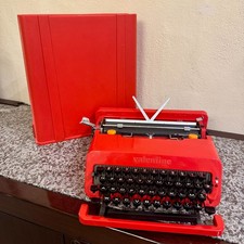 Olivetti Valentine rossa macchina scrivere design E. Sottsass 1969