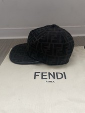 casquette fendi