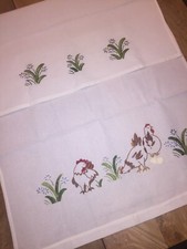 Asciugamano Con Galli E Galline Uova E Fiori Di Ricamo fatto a mano Nuovo