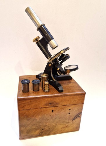 Raro microscopio svizzero