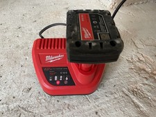 Kit Caricabatterie Milwaukee M12