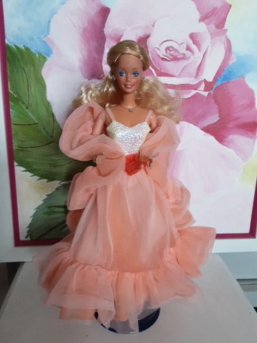 Barbie peaches cream 1984 - cream,