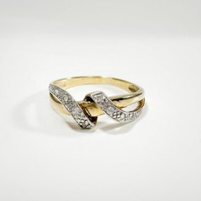 Anello vintage in oro 9 kt e nastro di zaffiro bianco