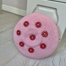Cuscino all'uncinetto fatto a