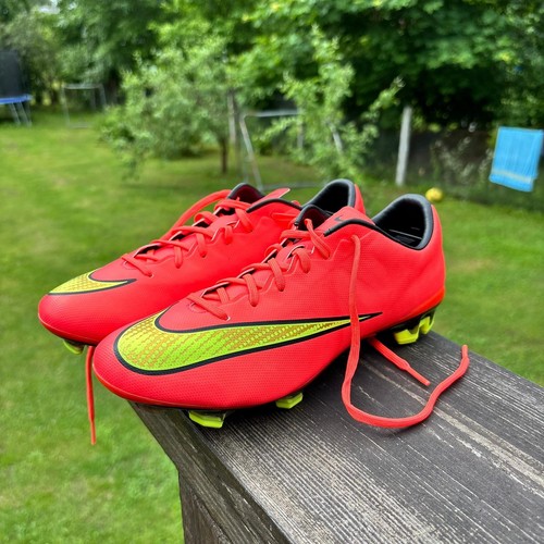 Nuove scarpe calcio - nuove,