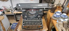 Olivetti M40 Typewriter -