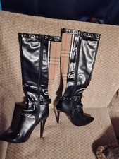 Stivali con tacco alto