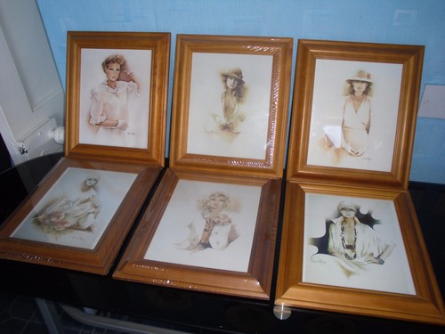 Sara moon framed - moon,