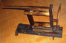 Macchina tappatrice di legno dell'ottocento, pezzo da museo