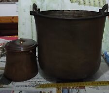 Antico secchio in rame diametro 29 altezza 23. + Altro contenitore 