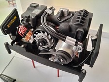 Pocher 1:8 porsche 911 993 motore in resina con transkit + piedistallo