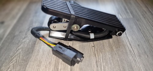 Pedale acceleratore elettrico