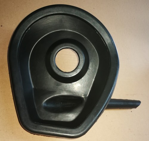 Cuffia tubo serbatoio