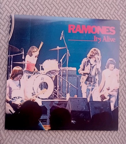 Ramones alive uk 1st - it's,