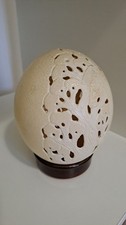 Uovo di struzzo scolpito