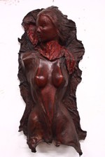 Statua scultura in pelle