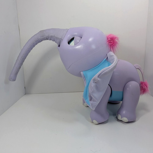Juno baby elephant - juno,