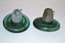 COPPIA DI VECCHI ISOLANTI