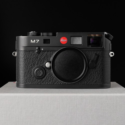 Leica nera quasi - |,