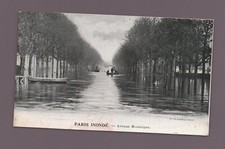 Paris inondé avenue - paris, montaigne
