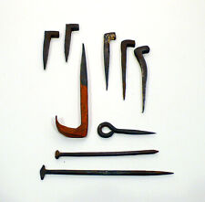 Gruppo di 9 chiodi forgiati a