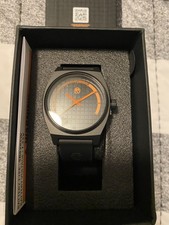 Nuovo orologio Heatwave Visual X Nixon Time Teller nero e arancione molto raro