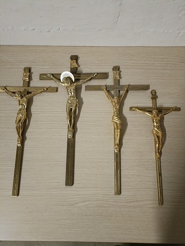 Crocifissi parete bagnato - crocifissi,