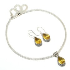 Collana e orecchini fatti a